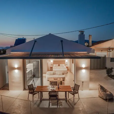 Zoe's Holiday home Lakithra